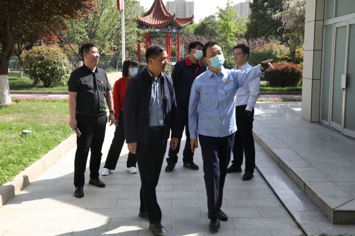 市城市管理执法局对市排水公司创建生态园林城市进行调研 (1).jpg