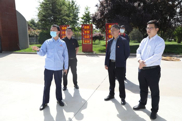 市城市管理执法局对市排水公司创建生态园林城市进行调研 (3).jpg